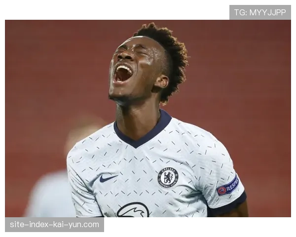 大连英博中场绞杀不足 约尼查长传穿透防线造单刀